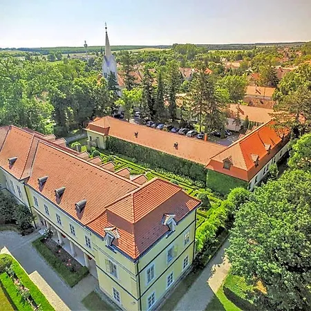 Szidonia Castle 4*