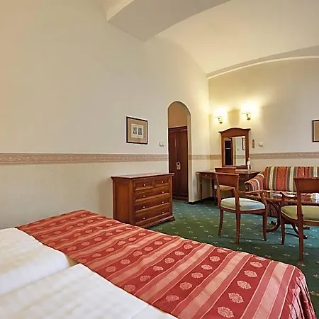 Szidonia Castle فندق 4*