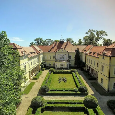 Szidónia Castle