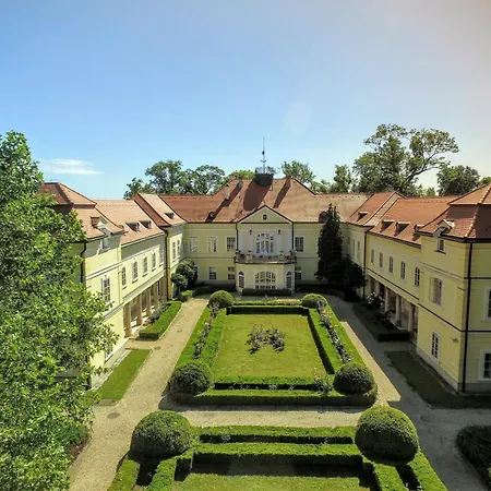 Szidonia Castle