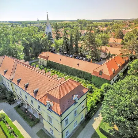 Szidonia Castle Hotel