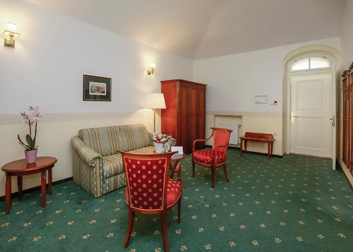 Szidonia Castle מלון