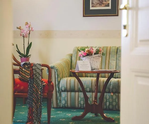 Szidonia Castle מלון 4*