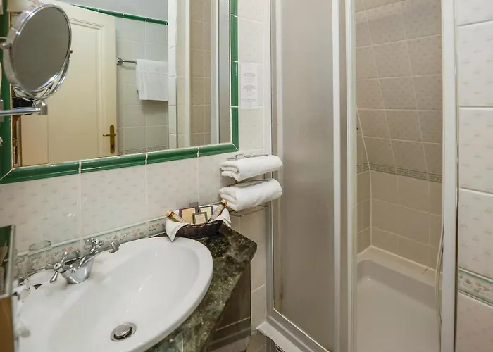 Szidonia Castle מלון 4*