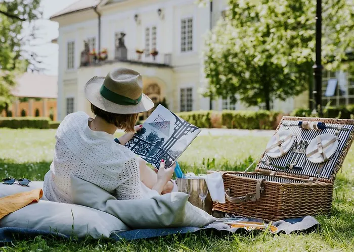 Szidonia Castle מלון 4*