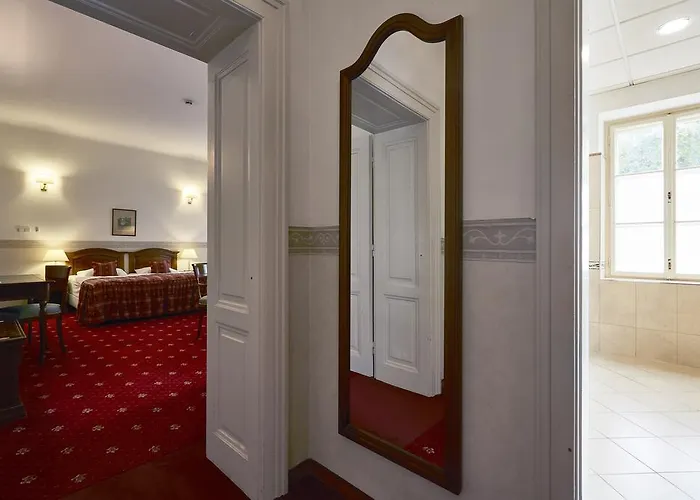 Szidonia Castle מלון Röjtökmuzsaj