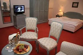 מלון Szidonia Castle 4*