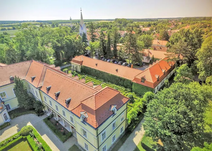 Szidonia Castle Hotel